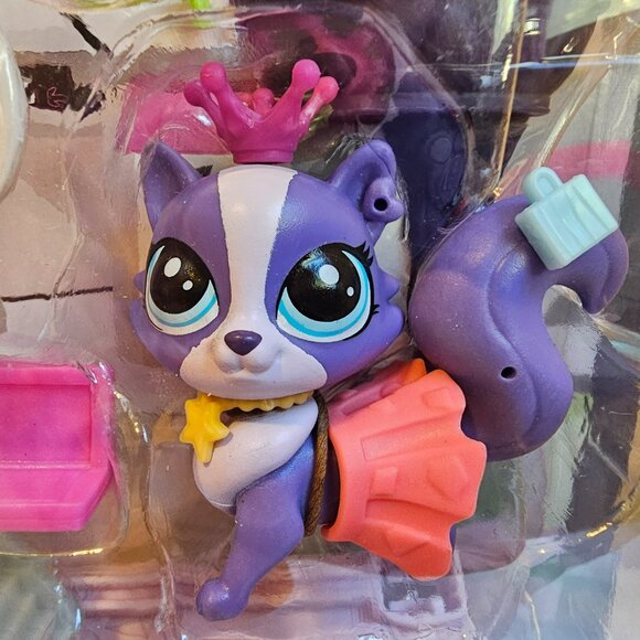 Hasbro Littlest Pet Shop Pet Tales #79 Frilly Von Riches Cat #80 Ritzy New LPS - Picture 3 of 7